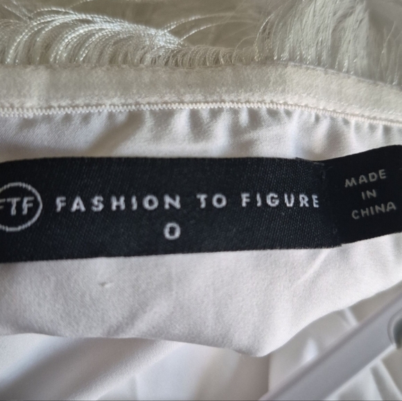 Fashion To Figure Sleeveless Ivory Jumpsuit w Fringe and Wide Leg Sz XL - Picture 7 of 9